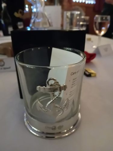 SPIRIT TUMBLERS FOR GUESTS OF HONOUR